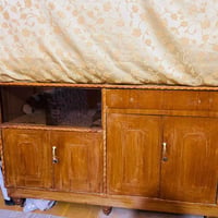 منضدة • نظيفة • تحتاج صبغ