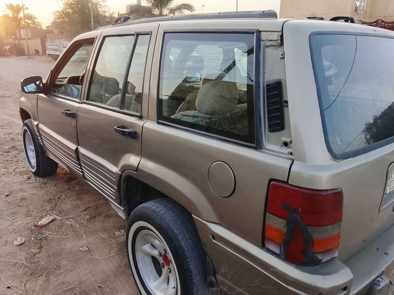 السلام عليكم البيع جيب شيروكي موديل 1996رقم قادسيه مكينه وكير دفتر الجبير السعر 30وبيه مجال مراوس اروس مكان السياره الدوانيه قضاه الشاميه رقم الموبايل ***********
