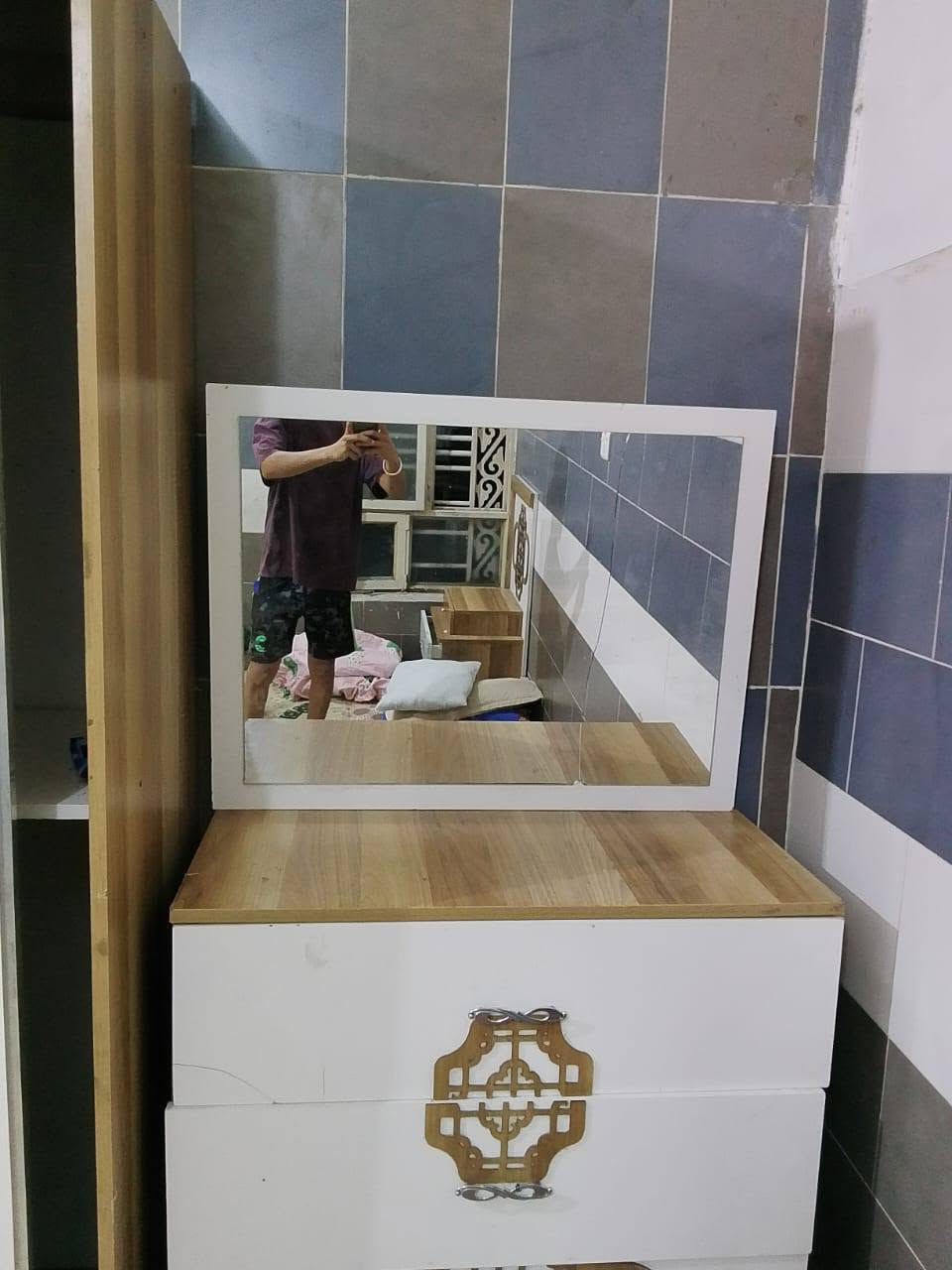 متواجد واتساب
غرفه اخشاب للبيع العنوان الحريه الثانيه فرع مكوى ذكرى
***********
