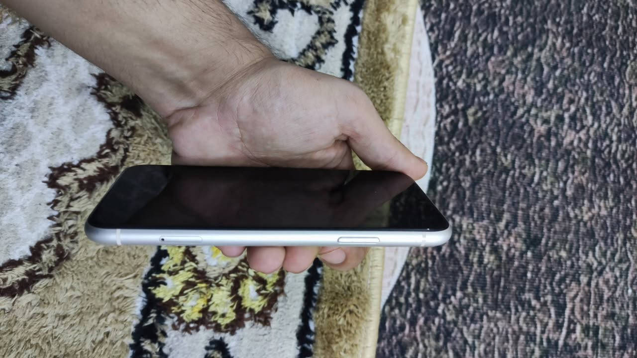 نظافة٩٥٪
ايفون ١١
مكفول ومامستبدل بي أي قطعة شرط الفحص.
ذاكرة: ٢٥٦ 
بطارية: ٨٣
تك خط
السعر:  ٢٢٥ الف قفل.
*********** بي واتساب
