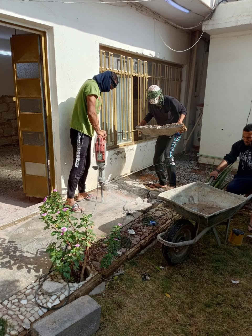 *********** 📞سلام عليكم  /  يوجد كادر عمل جاهز /  تصعيد مواد /  تنضيف بيوت /  تفليش /  تكشيط /  دفن نهري /  شقلنه ليل ونهار /  ومعداتنه جاهزه  ومالك دخل بكلشي تأخذ شقل جاهز مني سلمني شقل وتأخذ شقل جاهز / ماعليك بس تصال على رقم /// ***********  وسياره تجيك للبيت // وموجود واتساب
