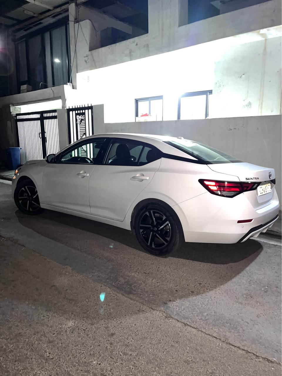 NISSAN SENTRA, SV 2024
سياره كه بيشو بشتي كه بسه ٢بارجه ي سبوغه ٣بارجه ي كلئري امريكايه بي زوره وه  سه نه وي شتي هه موي نويه تا 2030  سياره كه  76000km رويشتوه سعريش 130مه جال
*********** أربيل, العراق
