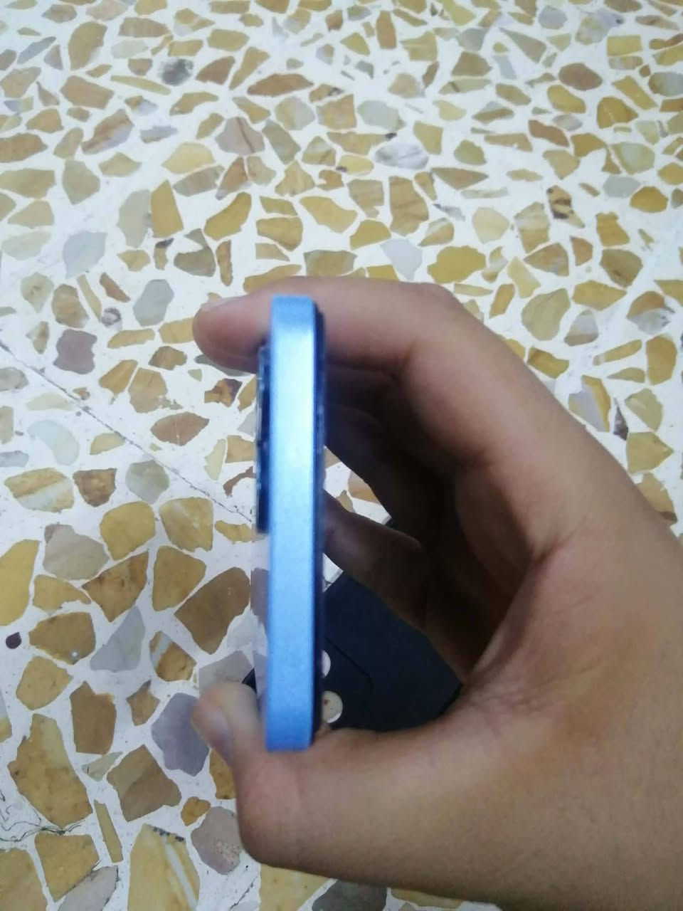 ردمي نوط 50
شرط ما مفتوح 
الذاكرة 128 
الرام 4+4
 الشراي يخابر 
على الرقم 
***********
