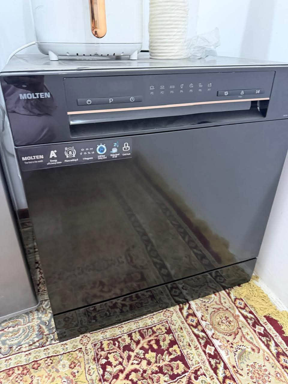 غرفة نوم • أثاث خشبي • ماكو تفاصيل