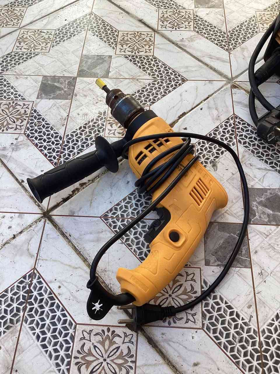 مستعمل يشبه الجديد ماكنة لحام ودريل كهربائي ***********

