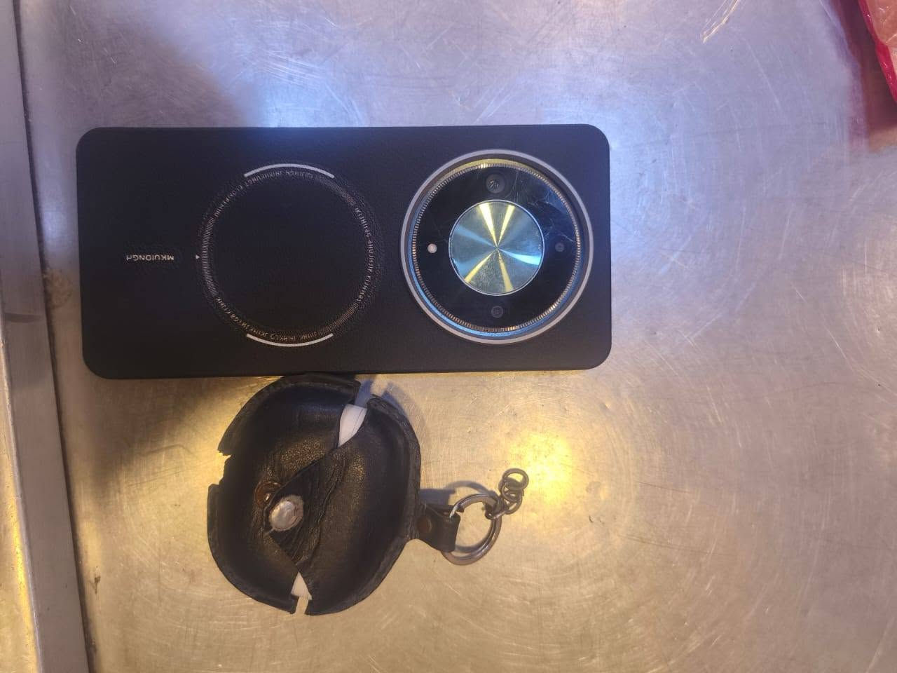 HONOR X9b 5G تلفون تجي وشوفه ذكرته 256سعره 325وبيه مجال برهم مروس شنو عندك نزل عنوان كربلاء بوبيان فايس ما تواجد فقط تساب وتصال ***********
سماعات صليه وياه شوفت عينك حياتي

نص مكتوب في الصور:
- ٩:١٠ 4G VOLTE ابو نرجس 💖❤️ < إعادة التسمية ابو نرجس 💖❤️ > نوع الجهاز سماعة رأس < القناة الصوتية للمكالمات متصل الإعدادات الصوتية للوسائط متصل مشاركة جهة الاتصال عدم المشاركة < نوع الجهاز مكبر صوت سماعة رأس أдаة سمع مساعدة آخر إلغاء
- ٩:١٠ ٤G VOLTE ٩:١٠ ابو نرجس إعادة التسمية ابو نرجس نوع الجهاز سماعة رأس القناة الصوتية للمكالمات متصل الإعدادات الصوتية للوسائط متصل مشاركة جهة الاتصال عدم المشاركة الاتصال التلقائي عبر البلوتوث مزامنة نغمة رنين المكالمة تشغيل نغمة الرنين على جهاز البلوتوث الخاص بك عند تلقي مكالمة اعتراض أوامر التشغيل التلقائية الصادرة من الأجهزة المتصلة عبر البلوتوث في غضون 10 ثوان إلغاء الاقتران