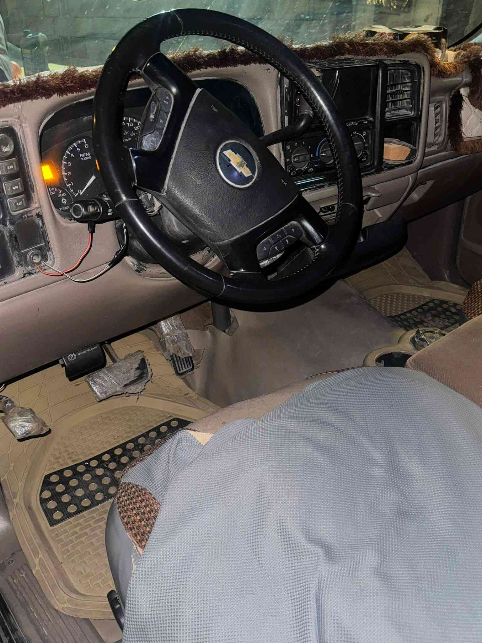 تاهو فحل موديل 2000 للبيع مكاني البصره الزبير
گير جديد ومكينه حلوه والجسد نظيف حلو مابيها خياس ابد فقط شخوط دعاميات والقماره من فوك زلوغ بيها شرط اي خياس مابيها راعيها انسان جاري باسمه صلاح الدين مشروع وطني مداورها باي محافظه تعجبك سنويه فعاله غير منتهيه تبريد شغال سياره حلوه للجناي والرغاب يعرف تفاصيلها 
سعرها حلو ٩٠ وبيها مجال حلو
للتواصل وتساب  واتصال خط على الرقم الاثير
***********
للاتصال فقط اسيا ***********
