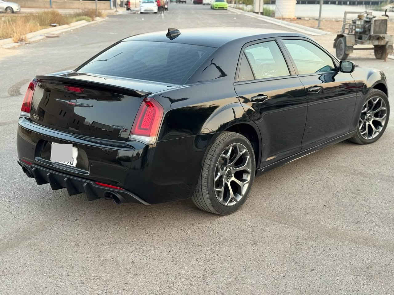 السلام عليكم
كلايسلر اوباما 2021  
دخول جديد كتاب ضباط 
تحويل ثاني يوم
وارد امريكي حادثها بس فقط جاملغ مبدل نفس اللون بدون دواخل   

دواخل
ماشيه 88 الف ميل
فئة الـ S فول عدا الفتحه :
بصمه

شاشة چبيرة 
دواخل جلد كهرباء
تدفئة مقاعد امامية  
نقط عمياء 
تشغيل عن بعد . 
رقم بغداد تحويل ثاني يوم
السعر 255 
عنوان الكراده 
رقم :***********
