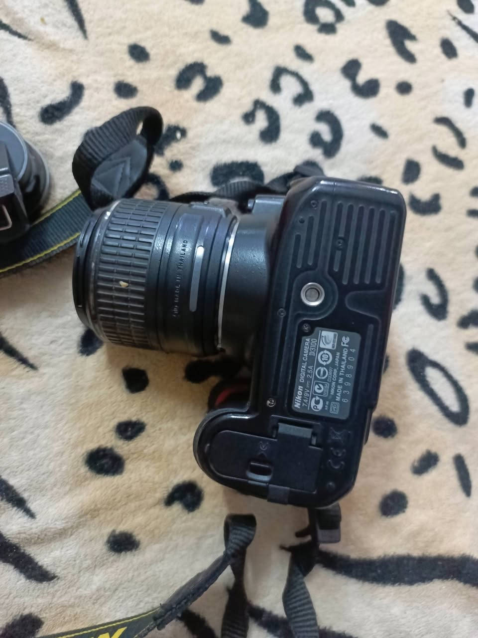 معدات تصوير نظيفة 99% مراوس مع كاميرا زينة حتلو انطي فرق 
كاميرا 📷 نيكون 3100 مع عدسة 18 -55 
كاميرا 📷 كانون 600d مع عدسة 18 -55 الحجم الكبير
زوم رياضي 75_300 مع هود
فلتر عدسة 58 ياباني كانون
عدسة موبايل 📱
حامل موبايل 📱كامل مع ملحقاته
جنطة كانون اصلية مع حزام كانون مع شاحنة 
جنطة حمل بالظهر مع حزام نيكون مع شاحنة 
رام 16 كيكة واحد
للاستفسار ***********
