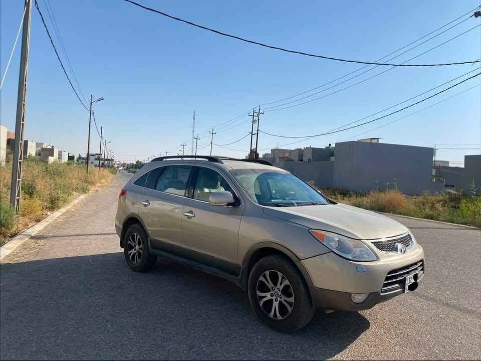 السلام عليكم.. هيونداي فيركروز 2008 خليجي كفالة عامة السيارة فول مواصفات 1/1
محرك V6 3800 (سته سلندر)
بصمة تشغيل وبصمة أبواب
سلايد (فتحة سقف) 
شاشة + كاميرا خلفية + حساسات خلفية
كشنات جلد كهربائية مع خزن 
تحكم ستيرن جهتين + مثبت سرعة (كروز كونترول)
ستيرن تحكم كهربائي
7 راكب (3 قطع تبريد ثلج)
لايتات زنون عالي ناصي + زركات لايتات أمامية بالدعامية.
إشارة بالمرايا + صندوق خلفي كهربائي.
السيارة بيها سونار كامل جاهز
رقم دولي نينوى، التحويل ثاني يوم شرط
كير شرط، محرك شرط 
مكان السيارة: الموصل
السعر 112 وبيها مجال للشراي
للاستفسار ***********
