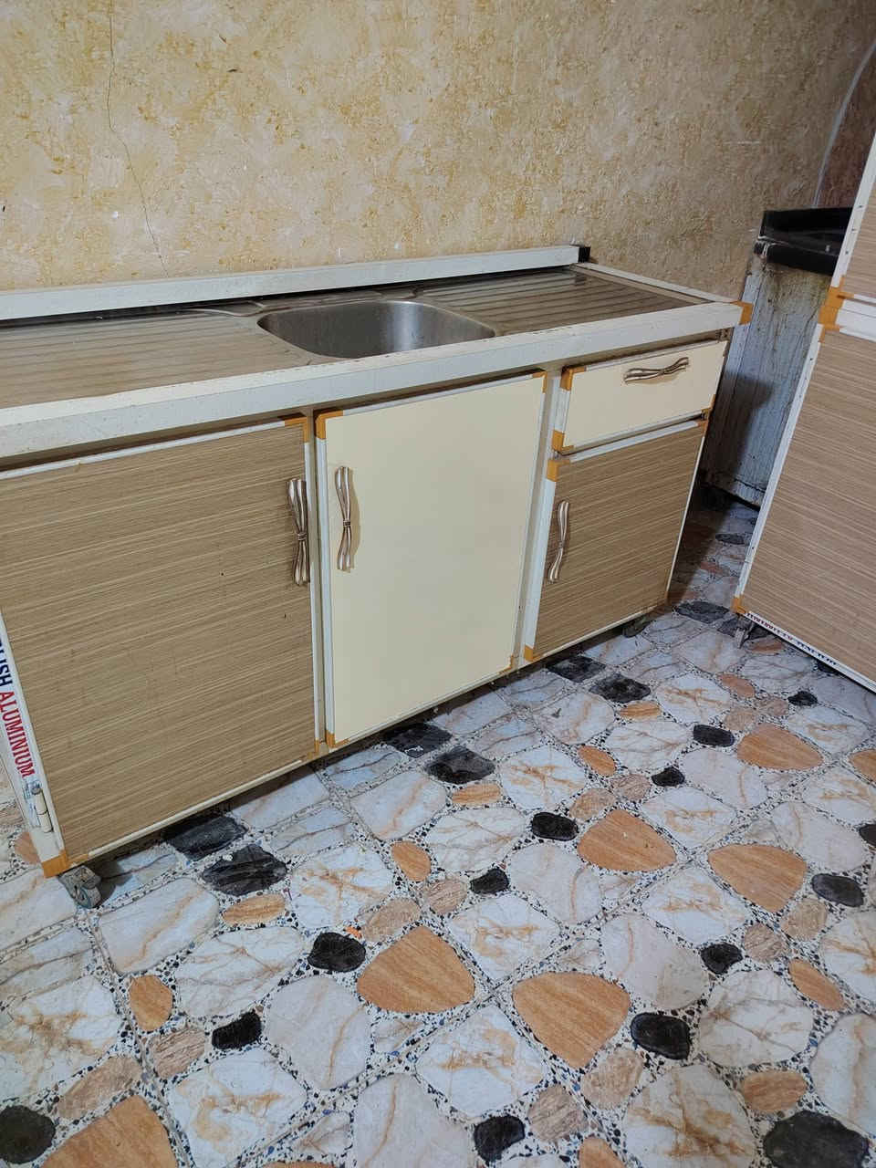 كاونتر تزكام مترين ونص مع سنكي متر ونص الشراي يتصل *********** واتساب العنوان ديوانية
