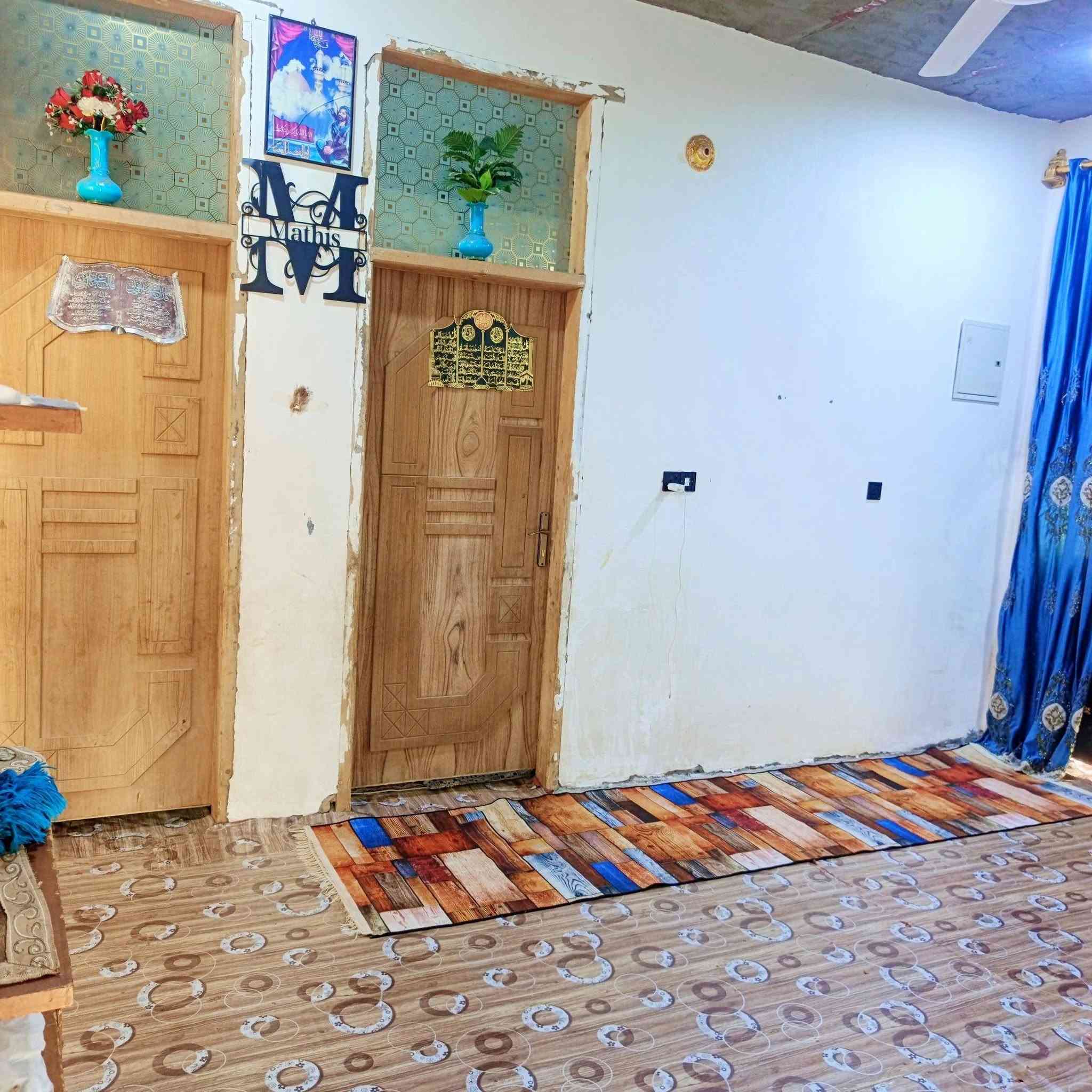 السلام عليكم بيت طابو زراعي سند ٢٥ال مراد قريب عل شارع سياسين مساحة ٢٠٠غرفتين وصالة وستقبال ومطبخ وكراج كبير سعر ٤٨بي مجال ***********
