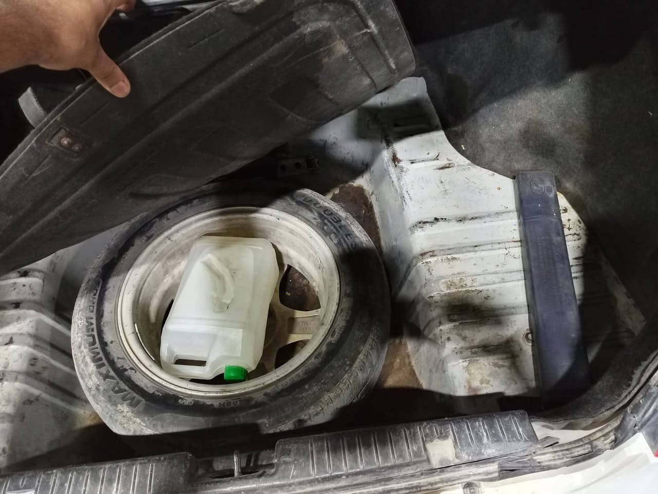 السلام عليكم ورحمة
سيارة للبيع 🚗 نوع شيري A5 موديل 2013
مصبوغه حزام لجمالية فقط وبيه خيط تبخير للامانة 
حدادية جديدة السنوية بسمي لغاية  2029 
السعر 34 $ وبيه مجال ومستعجل على بيعته
مكاني بغداد/ سبع البور  
وهذا رقمي *********** واتساب@
