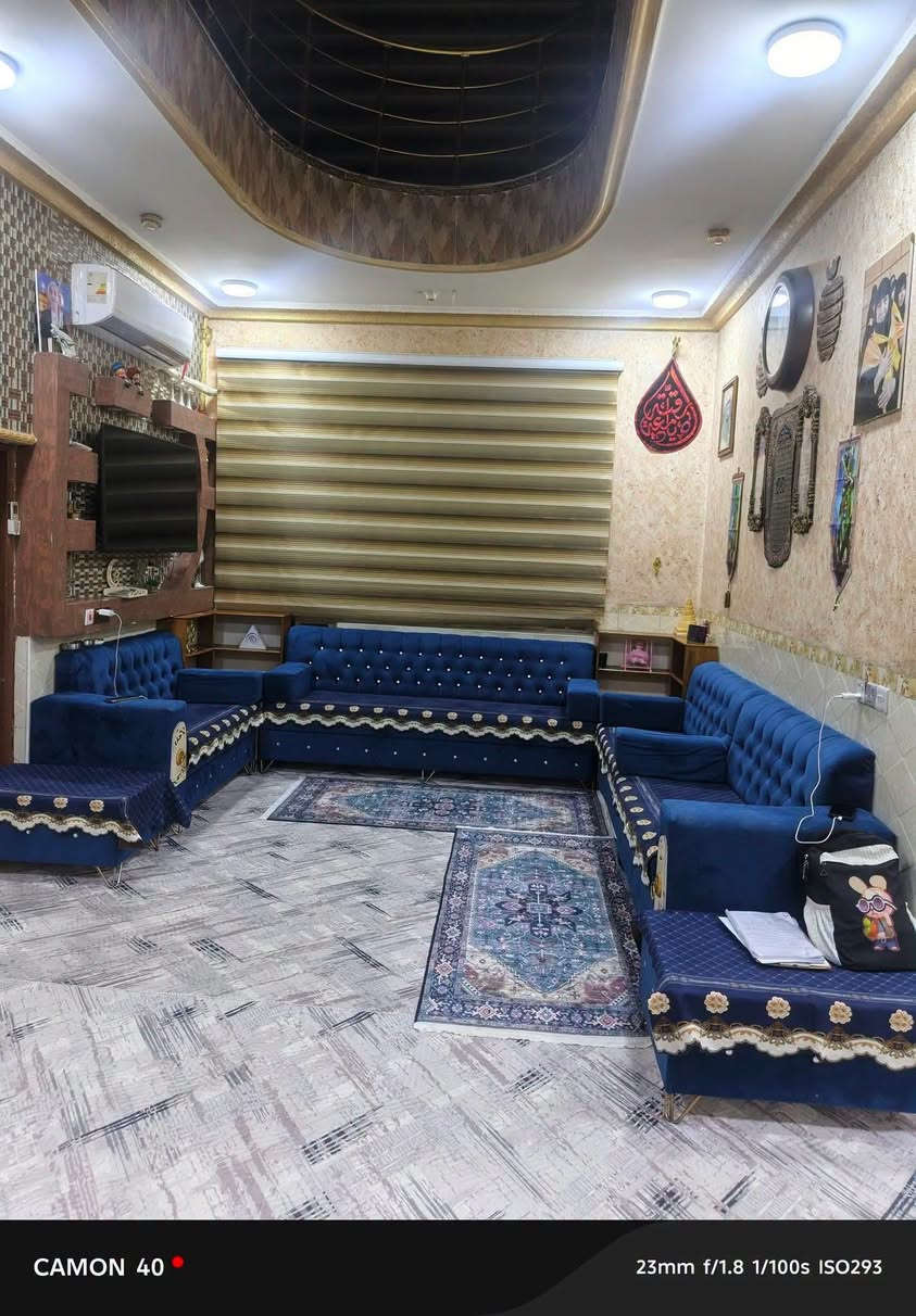 سلام عليكم للبيع دار مساحة (236) طابو صرف بسمي نزل 20 واجهة 11.80 طابقين بناء حديث مال 2018 شغل وبناء البيت درجة اولى للاخير يتكون البيت من كراج يسع سيارة وصحيات خارجيه يتكون الطابق الاول من كنيدور واستقبال ومطبخ حار وبارد وصالتين وغرفه ومجمع صحي و3 مناور وحديقه داخليه يتكون الطابق الثاني من  ثلاث غرف وصاله كبيرا ومجمع صحي ويتكون  على بيتونه وسطح كبير البيت كامل مكمل على اخر حبايه نقص فقط الواجها ما مشتغلها باقي البيت كامل مكمل. 
عنوان البيت / (ديالى بعقوبة التحرير قرب المعهد التقني منطقة الاوقاف قرب الملعب الخماسي مال الاوقاف) . 
السعر /  360 مليون وبيه مجال بسيط 
الرقم/
***********
