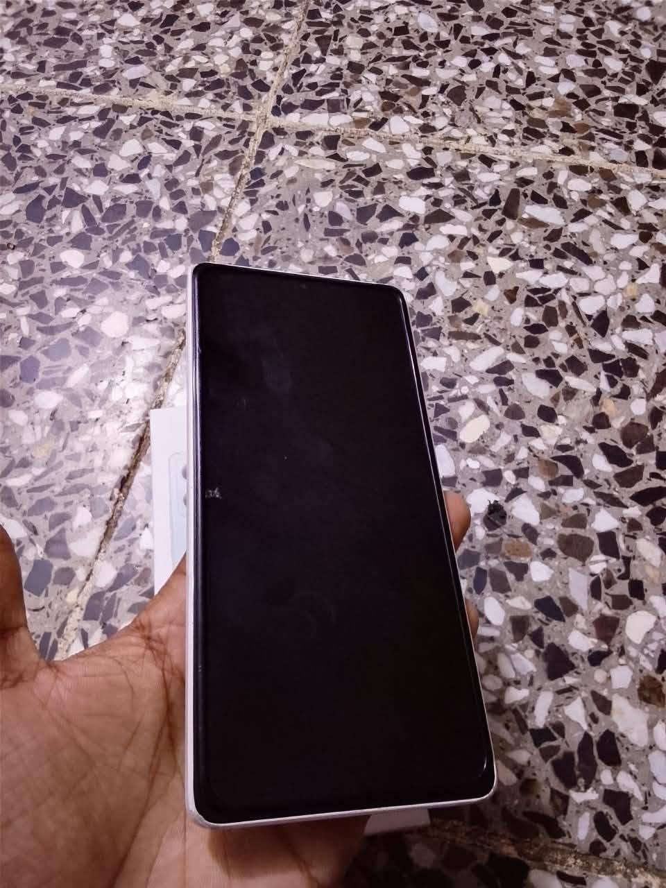 السلام عليكم جهاز للبيع Redmi note 13 5g جهاز بلادي كلشي شغال تجي تفحص وتاخذ سعره 225 مكاني بغداد مدينه الصدر

نص مكتوب في الصور:
- Xiaomi HyperOS 3.0.5.0 Redmi Note 13 5G اسم الجهاز التخزين ٢٥٣,٩ ج.ب/٢٥٦ ج.ب 3.0.5.0.VNQMIXM إصدار نظام التشغيل 15 AP3A.240905.015.A2 إصدار Android 2026-08-01 تحديث أمان نظام Android المواصفات والمعلومات التفصيلية
