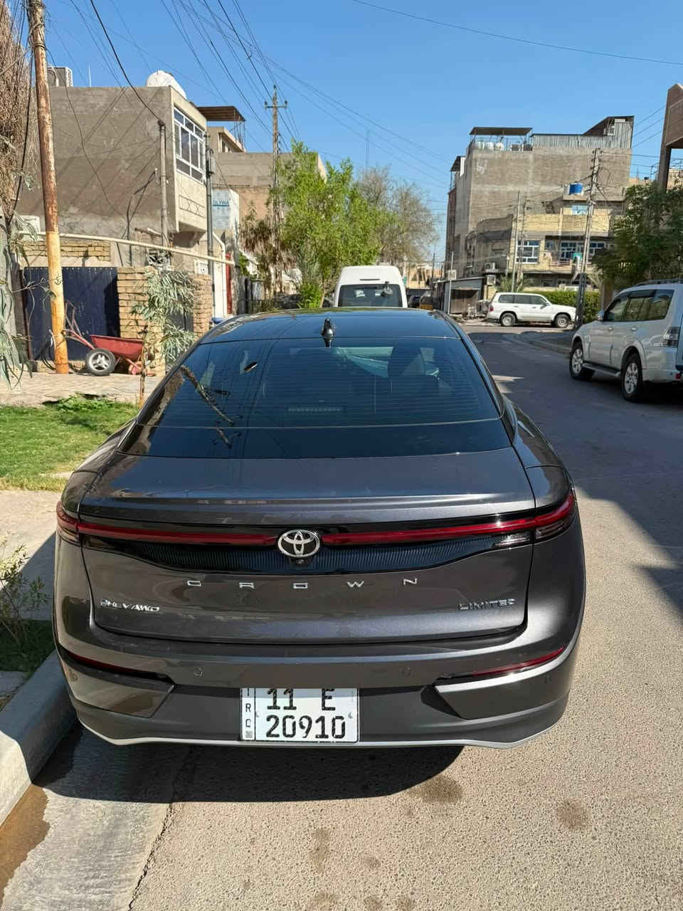 كراون فول لمتد هايبرد 2024 للبيع بدون ايرباك
محرك 2500 تنفس طبيعي ، سيارة فول لمتد
سيارة بانوراما و ٥ بصمات كراسي خزن وجلد وكهرباء وتبريد وتدفئة حتى الكراسي الخلفية وقطعتين تبريد وشاشة كبيرة وكاميرا خلفيه ورادارات وحساسات امامية وخلفية وجانبية وتوقف ذاتي وتحديد مسار عدادات دجتل وتحكم ستيرن جهتين ومري كهرباء وقلاب من ترجع للخلف ماشية ١١ الف ميل سيارة نظيفة وجديدة جداً وكامله من كل النواحي 
سيارة بدون ايرباك بدون شاصي بدون دواخل بيها ربع جاملغ امامي ايمن صبغ وشبر تعديل بارد بالبنيد فقط وصور الحادث موجودة
السعر ٢٧٢ ورقة وبيها مجال 
مكانها بغداد / حي العدل 
للاتصال ***********
