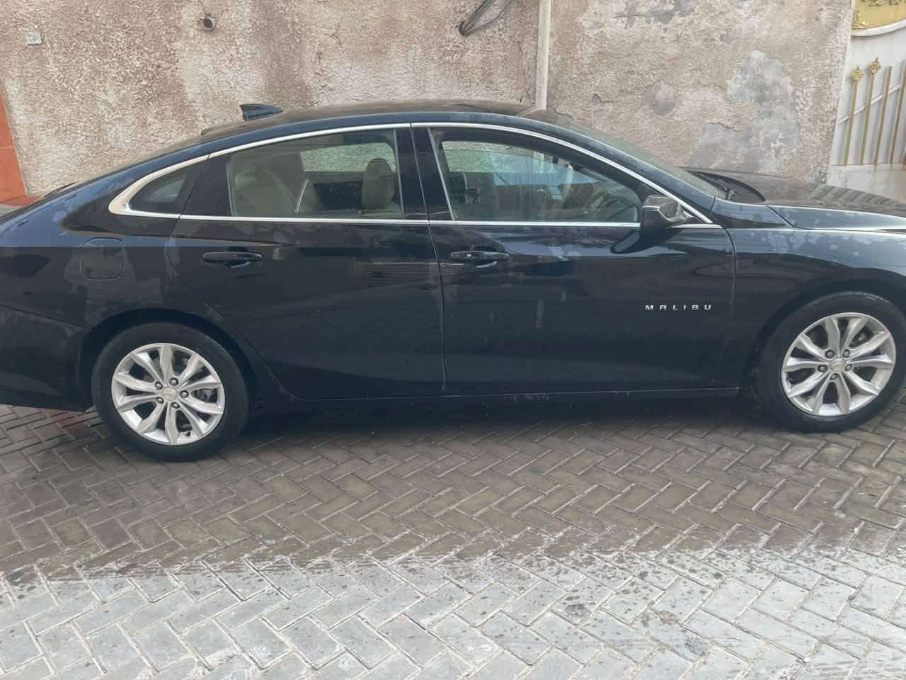 السلام عليكم سياره ماليبو للبيع موديل 2023فول مواصفات سيارة جديده حادثها مال امريكا الباب فقط بسمنا تحويل مباشر السعر 120 وبيها مجال هاتف ***********

نص مكتوب في الصور:
- PLC auction