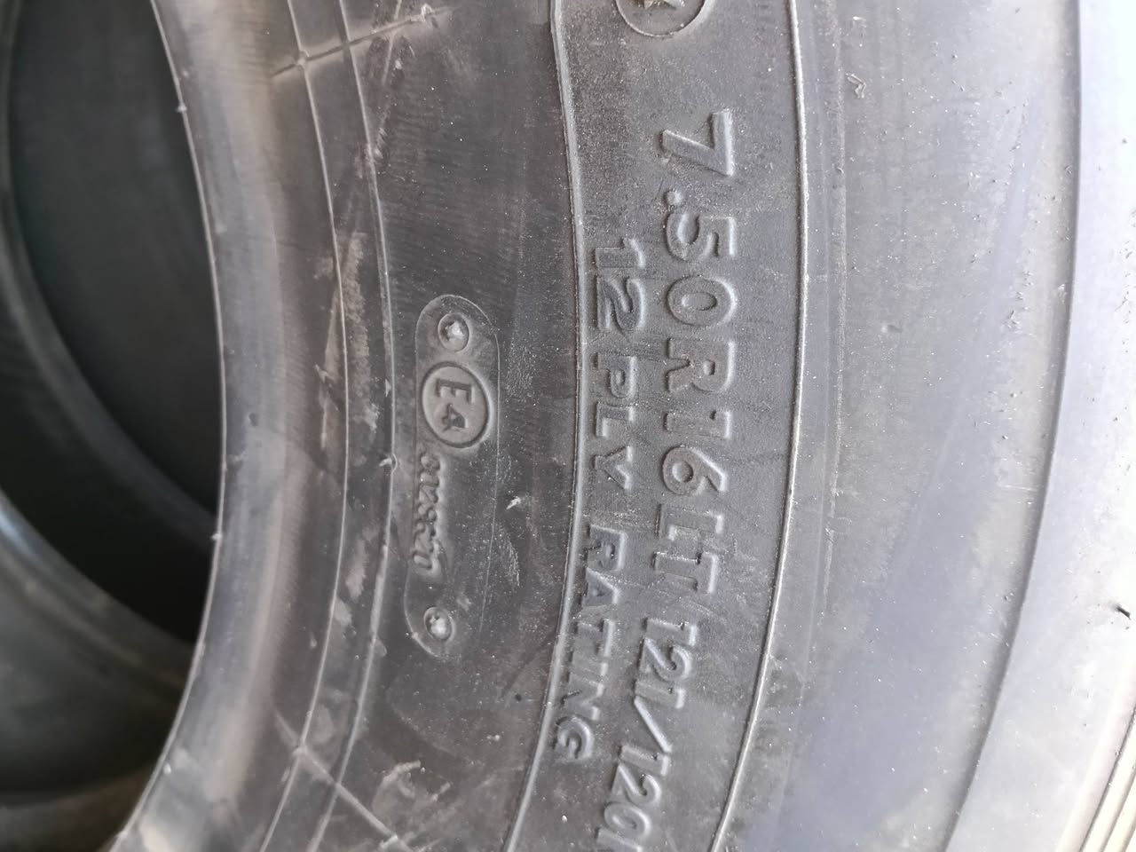 وين ابو زيرو
برجستون أصلي 16R750
***********
***********
تريد كامل مع الويل 
تريد فارغ 
بغداد توصيل جميع المحفظات
