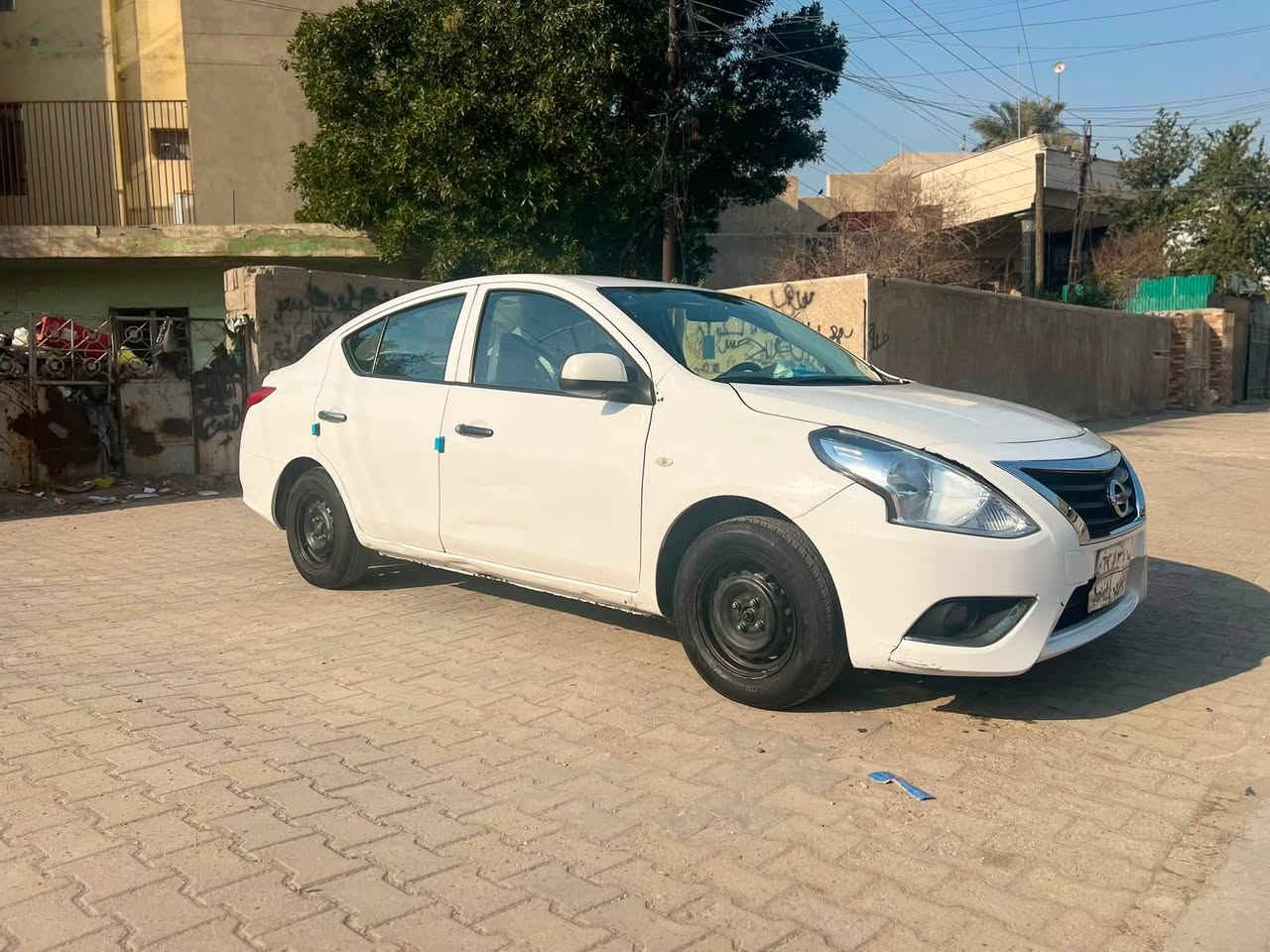 السلام عليكم
نيسان سني ٢٠٢٠ 
السياره بيها تبديل قطعه وحده البنيد 
وبيها بوارد 
ماشيه 142 فقط 
عليها ادامه كامله 
حداديه جديده 
منضومه بانزين جديده
مكاني بغداد 
والسعر ٨٦ وبيها مجال 
***********
