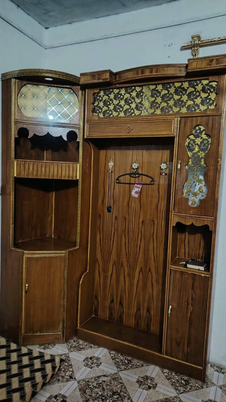 مكلف بالنشر غرفه نوم نظيفه فول صاج داخل خارج  السعر 850 وبيه مجال ***********
