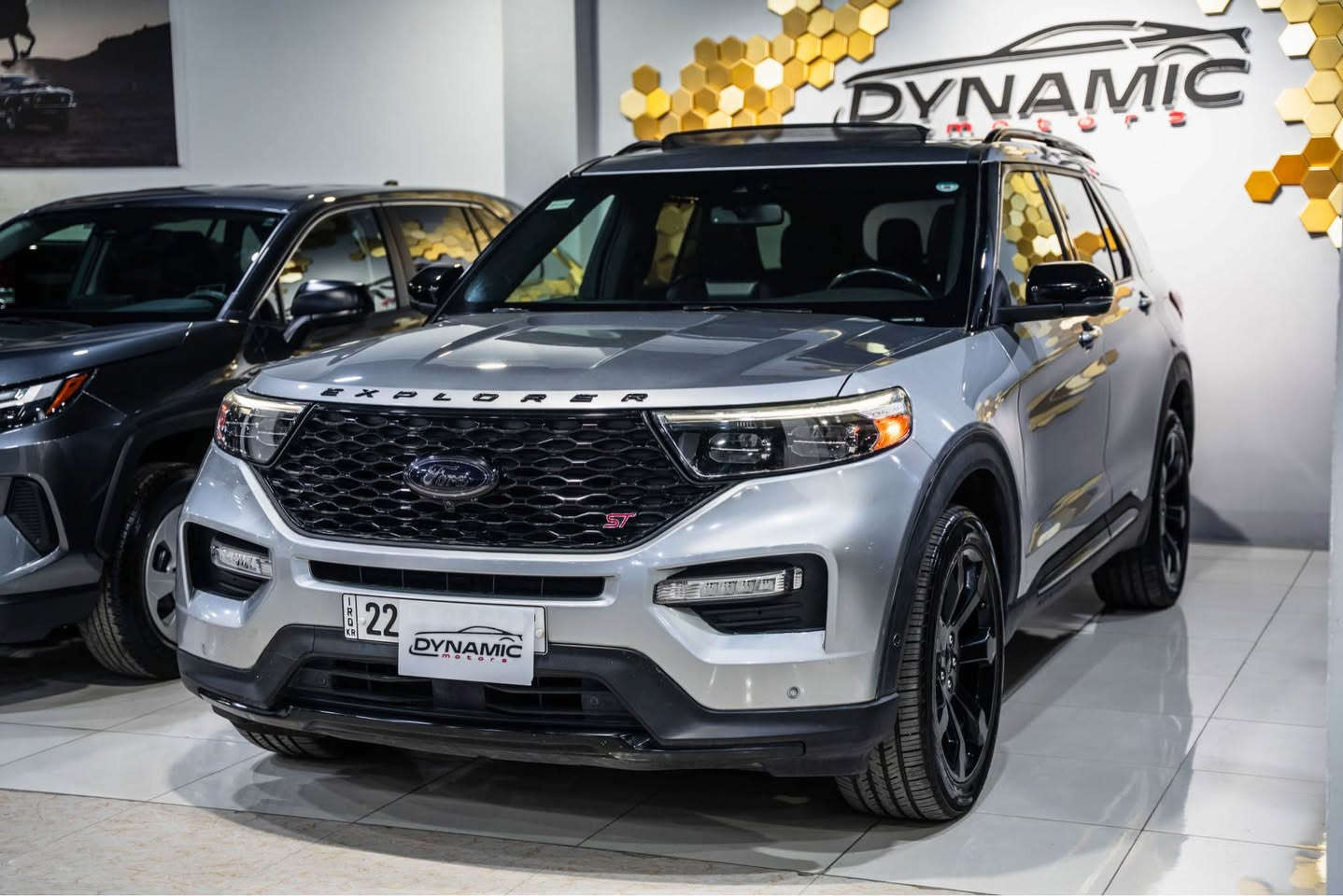 2020 Ford Explorer ST - V6-  3.0L 

‎موديل : 2020
‎‏‎ماوەی ڕۆیشتن :44,000ميل
‎هاوردةي : امريكي
‎‏‎پستۆن : ٦سلندر
‎رةنگ: سلفر
‎رةنگي ناوي :اسود
‎‏‎موسفات/ فول فول ١/١
‎بوياغ:بي بوياغ  
‎ارباك: تةنها شان
‎ژمارة هةولير 
‎ناونيشان هةولير جادةي حديد و خشب  شركة دايناميك موتورز لة 10 بةياني تا 10 شةو كراوةية..
‎بو زانياري زياتر پةيوةندي بكةن بة وتس اب

***********
=============== أربيل, العراق
