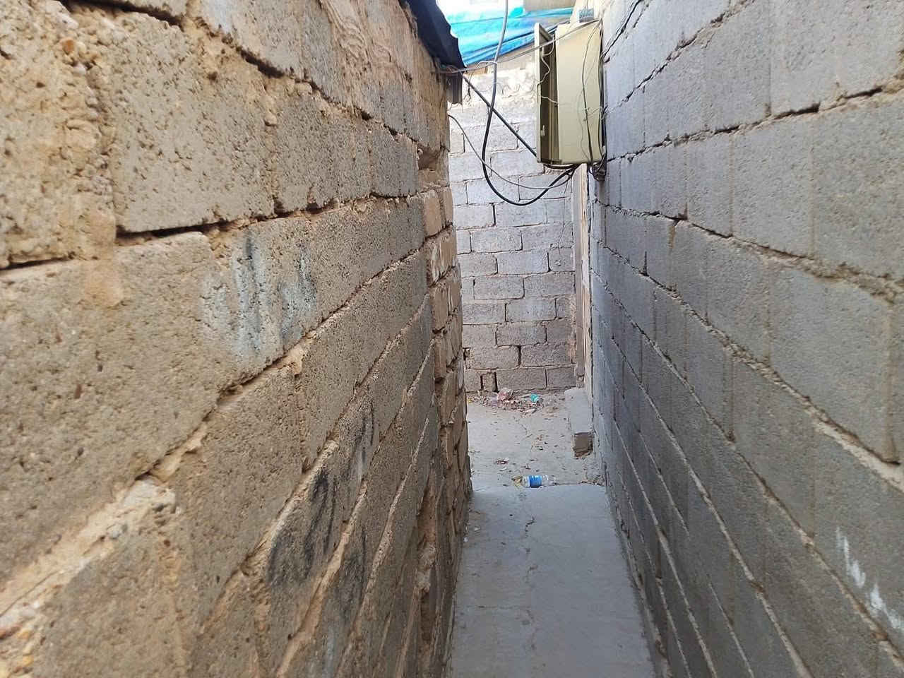 بيت تجاوز في بغداد الصالحيه البيت بي غرفه وهول ومطبخ وحمام وحوش كدام وره البيت من ضمن البيت قطعة أرض سعر 10مليون المساحه 150 العنوان بغداد الصالحيه يم قناة العراقيه الستفسار رقم الهاتف ***********
