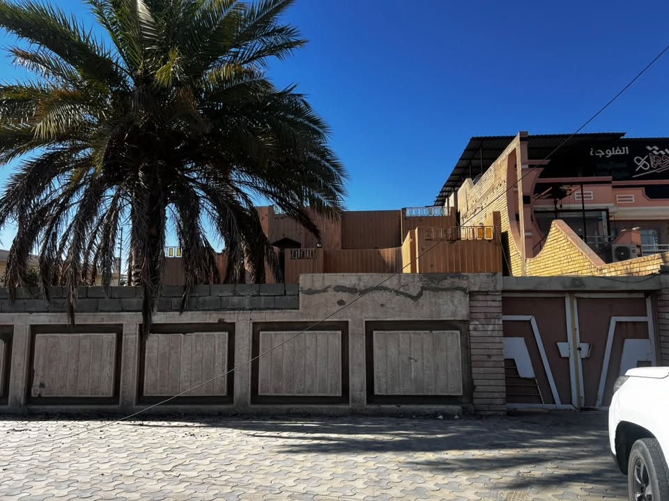 بيت للبيع في الفلوجة على الشارع العام قرب مطعم القلعة وجامع الخلفاء
المساحة/ واقع حال 750 متر
                   سند 600 متر
للأستفسار ***********
