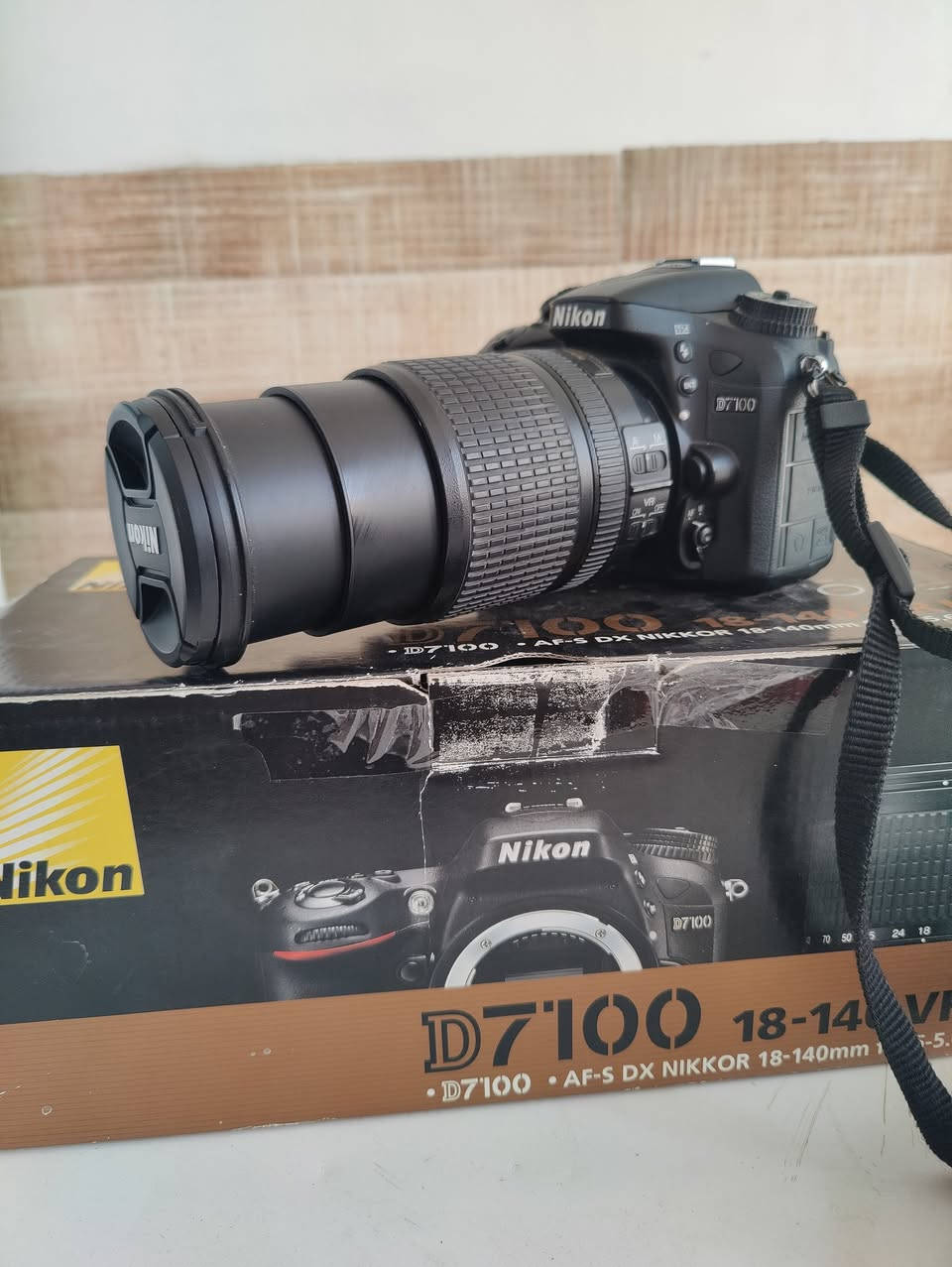 📸 للبيع كاميرا نيكون Nikon D7100
🔹 استخدام قليل جداً، بحالة ممتازة وكأنها جديدة
🔹 جميع الملحقات كاملة
🔹 العدسة 18-140mm
🔹 رام + كيبل نقل + حزام كتف
📍 المكان: كربلاء
💰 السعر: 550 ألف 
      ***********
