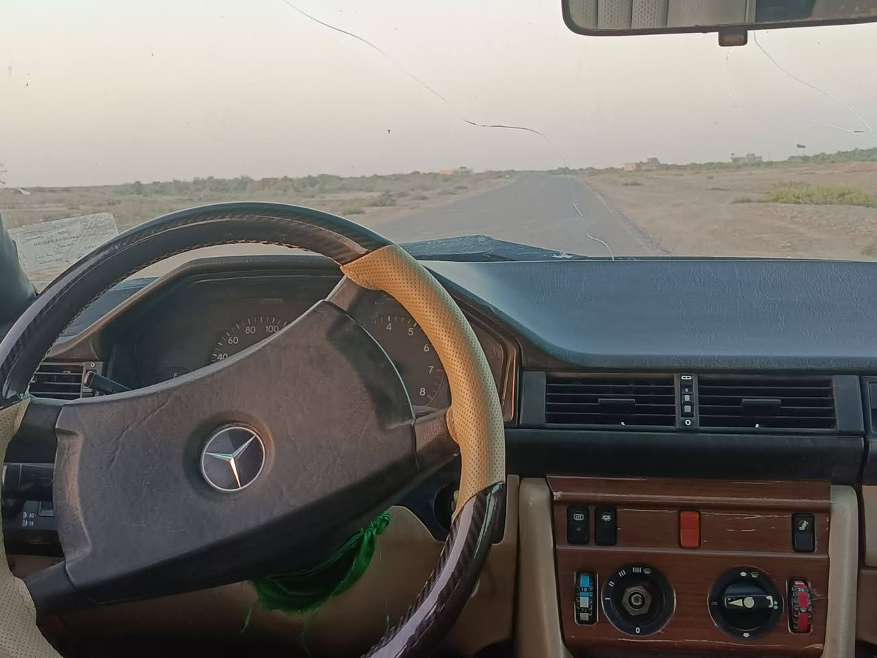 سلام عليكم
سياره مارسدس دب للبيع 
مصبوغه صبغ عام
السعر 45او بيه مجال للشراي 
الاتصال ع رقم ***********
