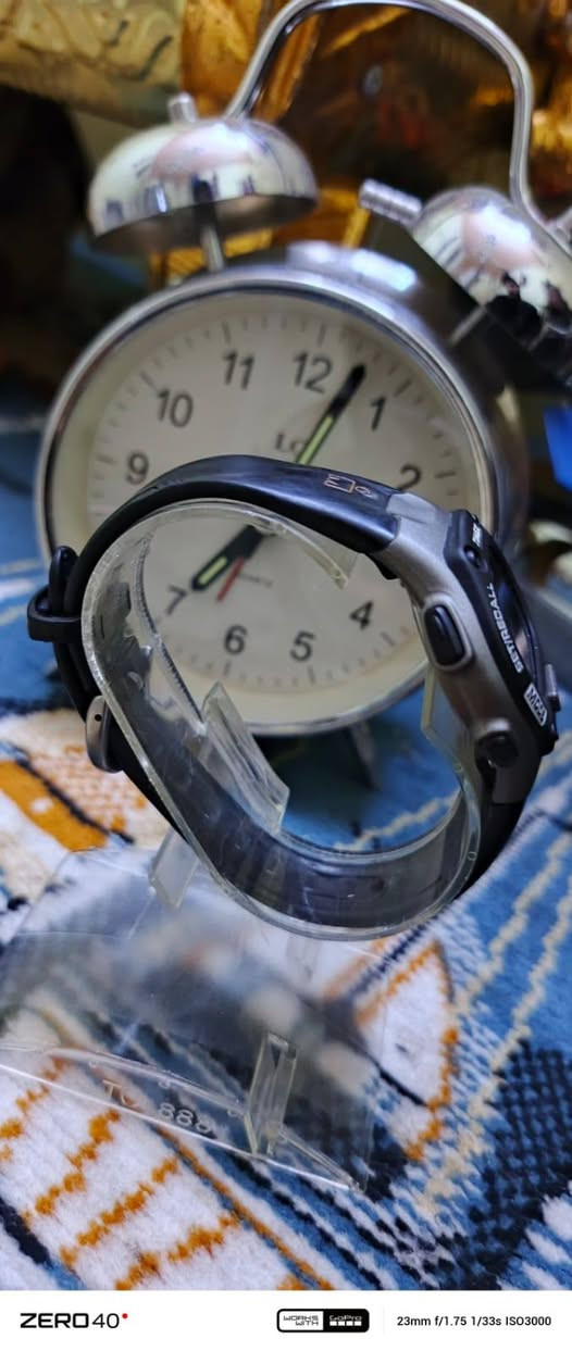 يا لله سلام عليكم شباب ساعه تايمكس ايريونمان للبيع 
Timex Ironman Triathlon 30-Lap (الرقم المرجعي المحتمل T53151  من السلسلة الكلاسيكية)، وهي ساعة رياضية شهيرة تتميز بشاشة رقمية ذات إضاءة خضراء خلفية (Indiglo)، وسوار أسود متين من الراتنج، ومقاومة للماء حتى عمق 100 متر.المميزات البارزة:ذاكرة لتسجيل وتذكر 30 لفة (30 Lap) لقياس الأداء الرياضي والتدريبات.إضاءة Indiglo الليلية المميزة الخاصة بشركة تايمكس.هيكل متين مصمم لتحمل الصدمات والأنشطة الخارجية مع أزرار تحكم واضحة لخاصية الإيقاف والتقسيم (Start/Split). 
السعر 35 
📞*********** يتوفر واتساب 

يتوفر توصيل جميع أنحاء العراق ❤
