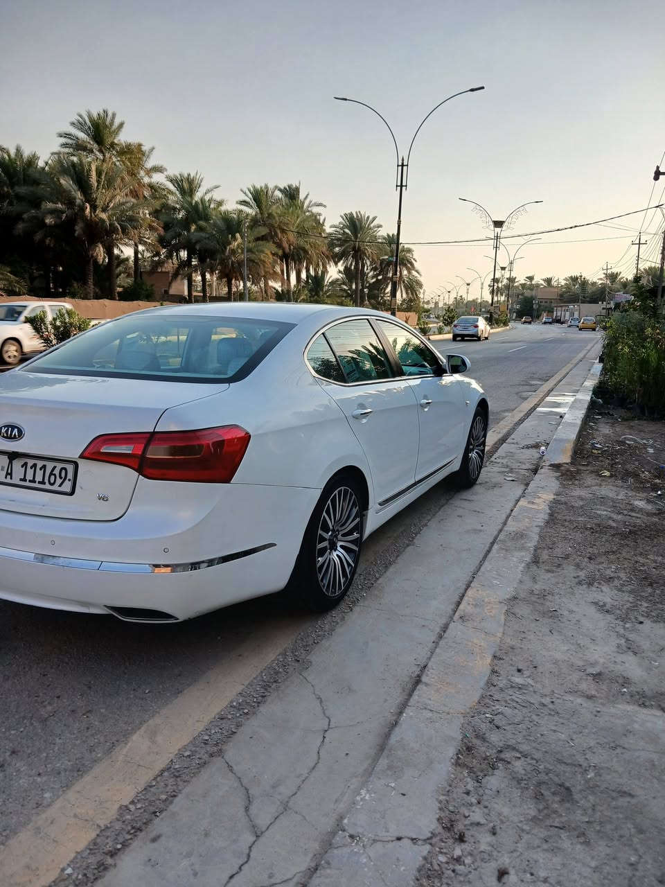 كادنزه. ٢٠١٣. خليجي بيهه قطعتين صبغ بدون دواخل. مكينه. ٦سلندر. جاهزه مكينه كير تبريد حداديه. تخم تاير. نص فول رقم اربيل الدولي. السعر ١٠٤.  مكان السياره كربلاء.  للاتصال.  ***********
