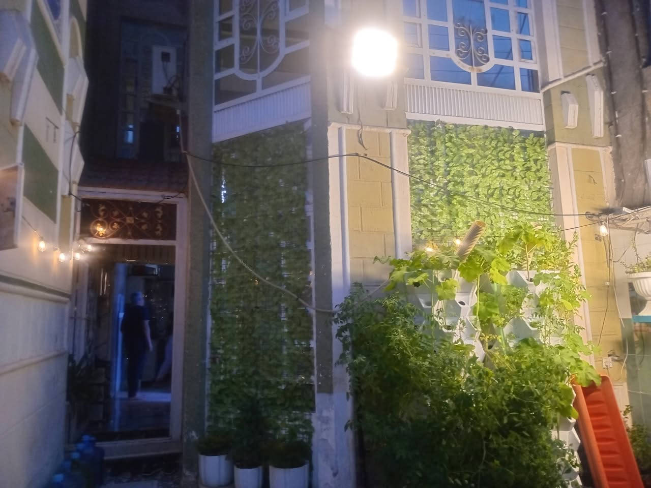 مشتمل للبيع مساحة ١٠٠م
واجهة ٥م
نزال٢٠م
محتويات المشتمل
مدخلين واستقبال وحولي درج وخدمات×3 وثلاث غرف نوم
............
موقع المشتمل حي التجاؤ الضباط مجاور كلية الامام الكاظم عليه السلام 
..........
مراجعة مكتب دلالية الامين للعقار بإدارة ابو ايمن الحميداوي 
***********
