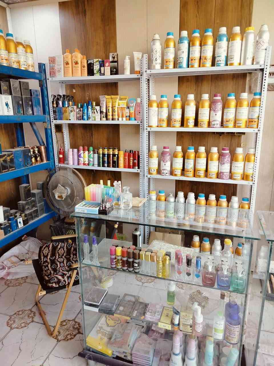 محل عطور وكوزمتك وساعات للبيع الحمزه الشرقي
***********
