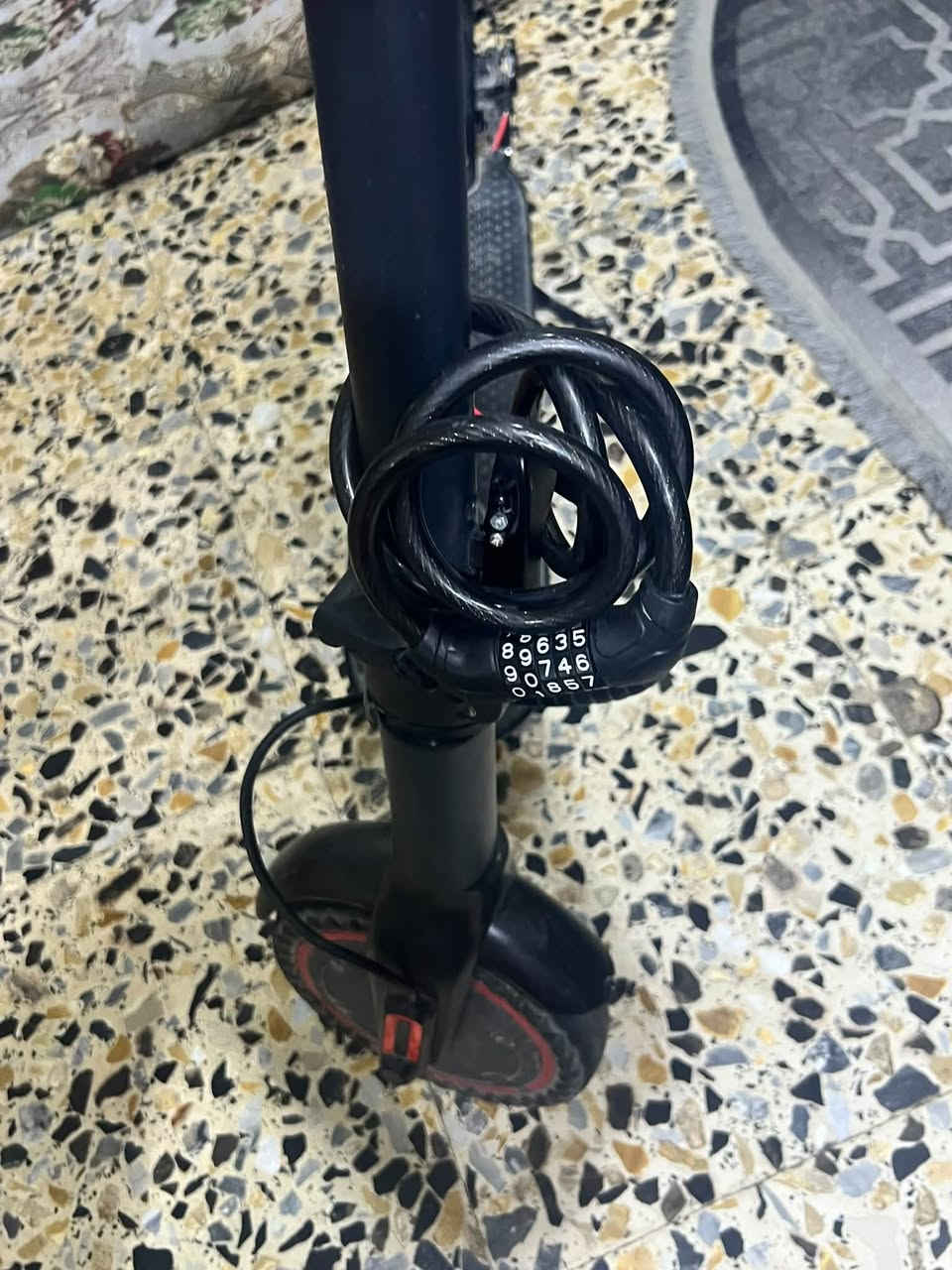 سكوتر 🛴 حجم كبير يتحمل جميع الوزان   جديد  هوه وشاحنه مالته  كامل ويا قفل 🔐 سعره ٣٠٠ وبي مجال كربلاء جاير ***********
