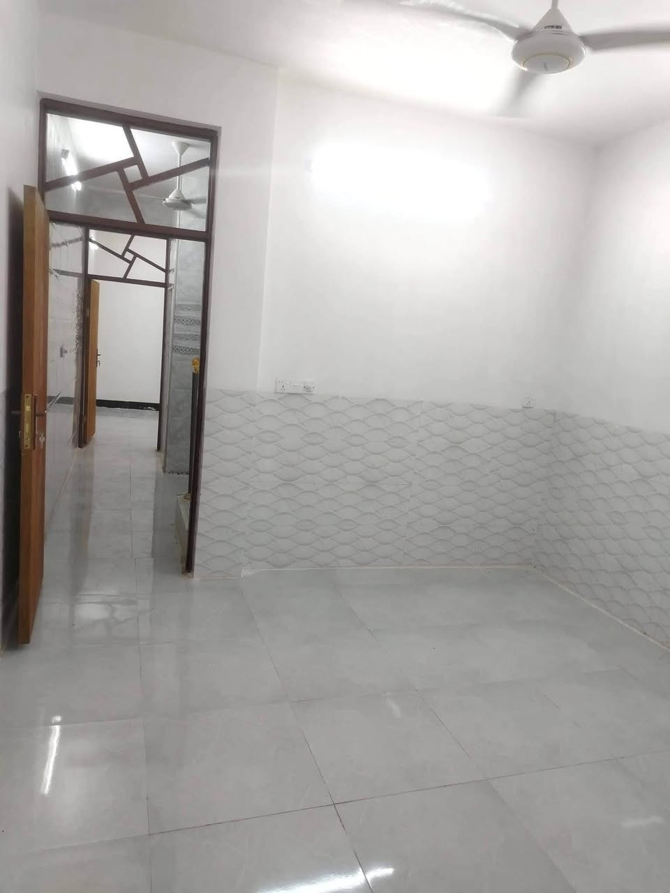 سلام عليكم بيت البيع بيت كبال زنود ست الحمداني بلفرع مال جوكر بيت مساحته ٥٥متر طابق ونص غرفتين بي غرفه فوك هيه وحمام سويت كامل وجوه ستغبال وصاله وحمام وترك وغرفه وتًواليت خارجيه بيت بناء جديد كله طابوك الستفسار ***********
