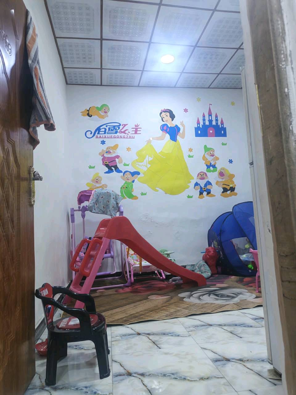 سلام عليكم
بيت بحي خالد قرب البترو بيت موجه وكدامه مساحه مستقبلا اذا يريد يسوي كراج البيت ركن رتفاعه البيت ٣مترات 

📍 البصرة – حي خالد _قرب البترو 
شارع مؤدي إلى سفوان
🏠 
• 3 غرف
• هول
• مطبخ
• ديوان
• صحيات داخلي وخارجي

✅ ماء وكهرباء
✅ مدارس قريبة 
✅ منطقة هادئة وآمنة
✅ جيران طيبين

💰 السعر: 35 مليون وقابل للتفاوض

📞 للاستفسار والتفاصيل:
***********
واتساب أو اتصال
