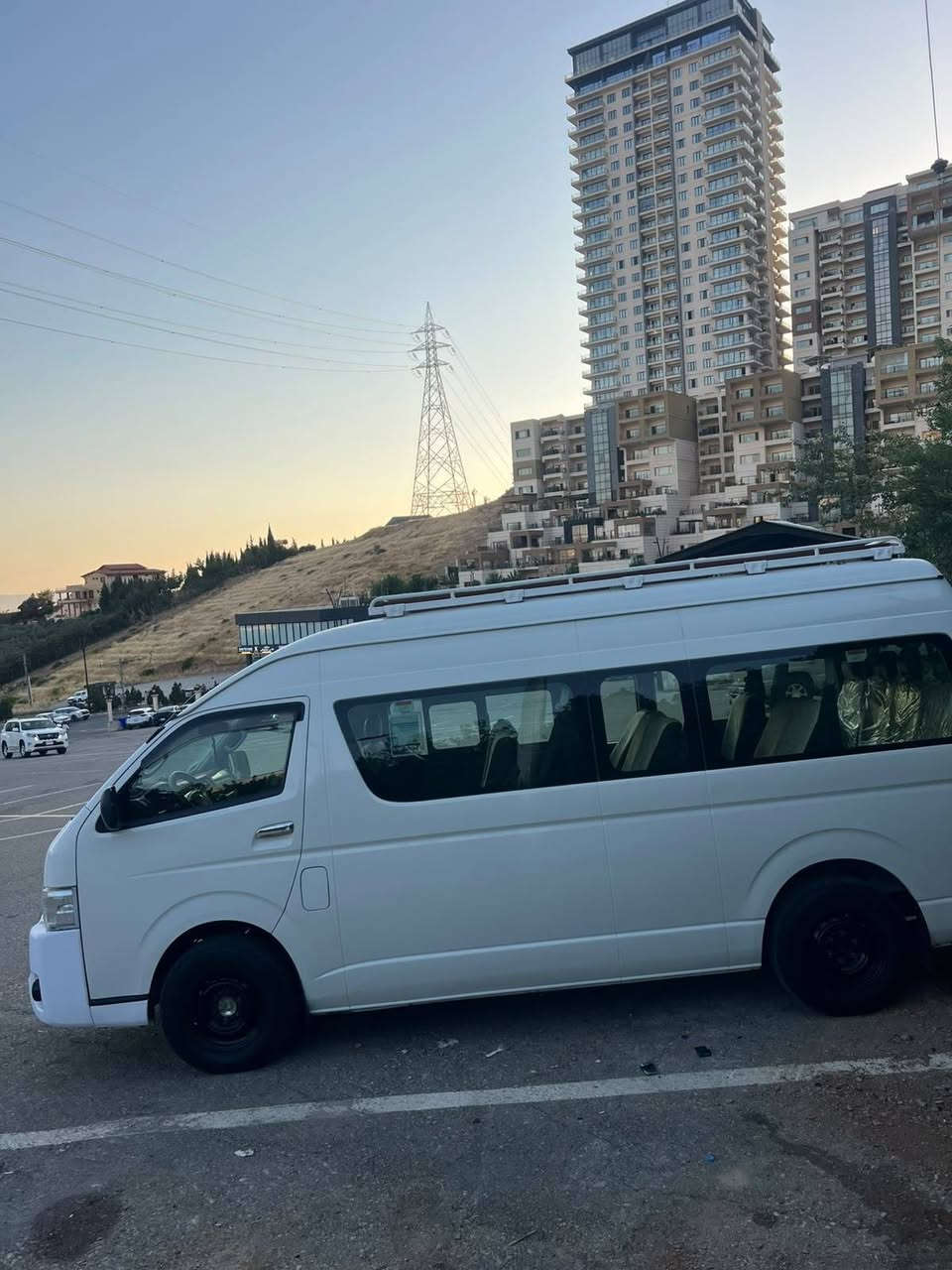 السلام عليكم
هايسه للبيع موديل ١٨ ///أو مراوس ١٥/١٦ كفالة 

السيارة ماشيه ٣٥٠ كير ومكينه والكسل مكفولات 

تخم تاير برجستون سيباية تزريف درع خلفي 

دوشمه جديدة تبريد ثلج منظومة غاز جديدة 

السيارة بأسمنه تحويل ثاني يوم 

 سعرها ٣٢٥ وبيها مجال مكان السيارة بغداد 

للاستفسار ‏‪***********‬‏
