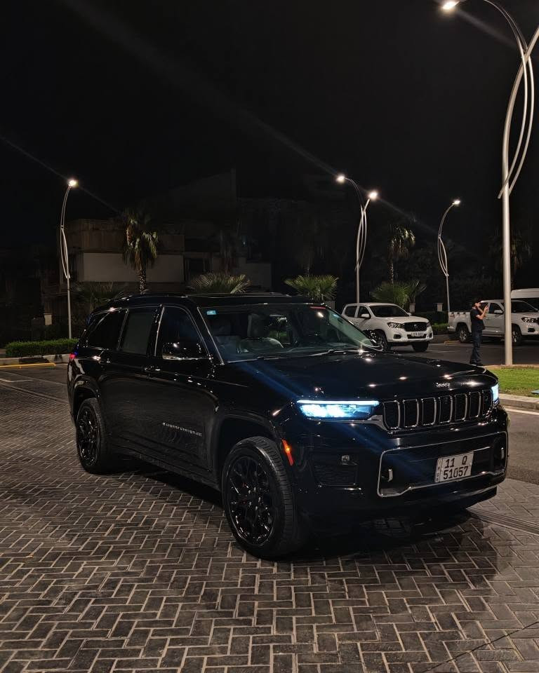 السلام عليكم 
الفخامة والموصفات👑
Jeep grand Cherokee L 
سنة الصنع : ٢٠٢٣
وارد : وارد أمريكي
الحرك :  6 سلندر 
عداد الكيلومترات:  92,000 كيلو متر 
لوحات : بغداد مرقم وجاهز اسلمك سنويه 
الضرر : بامريكا ضررهه بالتاير الي خلف السايق وهلال الجاملغ مصبوغ بالعراق الجاملغ الثاني نضرب ضربع بسيطه بدراجه ونصبغ كد شبر 
ايرابك : كله سليم 
المكان : كربلاء /بغداد /اربيل 
الموصفات (Vip) : overland 
بانورما طكتين

١/ دخول ذكي (٤ ابواب)
٢/تشغيل ذكي  
٣/صندوق ذكي (فتح ذكي باستعمال القدم)
٤/تشغيل عن بعد
٥/ مساج كشنات 
٦/رادار(٣٦٠)
٧/ تنبيه الخروج عن المسار
٨/نقطة عمياء 
٩/كامرات ٣٦٠ 
١٠/ كامرات اشاير 
١١/ هيترات بالمري 
١٢/ ابريد قطعتين منفصل 
١٣/ تبريد + تدفئة شكنات امامي خلفي 
١٤ / تدفئةستيرن
١٥/شاشة كبيره وشاشه للراكب 
١٦/ شاشة اعطال 
١٧/ كشنات ميموري السائق + الصدر
١٨/ الاربعة وضعيات قيادة 
ايكو / سبورت / كومرفت / ثلج 
١٩/ اوتو هولد 
٢٠/ سايد بريك بصمة 
٢١/ اوتو ستارت 
٢٢/ اوتو ستوب 
٢٣/ ويل حجم ٢٠ تايرات جديده
٢٤/ حساسات ٣٦٠ 
٢٥/ نظام ترحيب عند الاقتراب 
٢٦ / رادار توقف ذاتي طوارئ  خلفي + جانبي 
27/ نايت فجن تعرض بشاشه السائق 
وبيها بعد هواي موصفات 
السعر : 32,000$ وبيها مجال بسيط 
للاستفسار:
*********** بغداد, العراق
