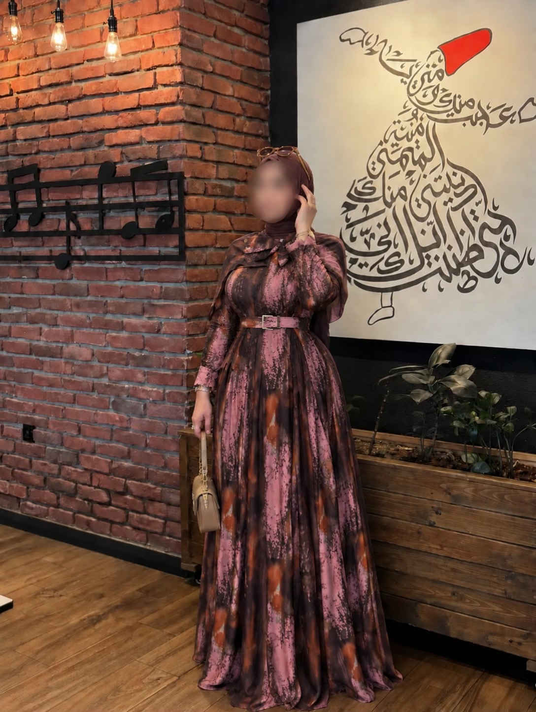 ✨ مجمع علي البيروتي ✨ كل قطعة تحمل ذوقًا مختلفًا. 🤍 🦌فستان جسيكا                                             💰 السعر 20 آلاف دينار. 📏 المقاسات: 38 - 40 - 42 - 44 - 46 - 48. 🚚 يتوفر توصيل إلى جميع محافظات العراق. 📞 للحجز والاستفسار: *********** *********** ✨ الأناقة تبدأ من التفاصيل.

