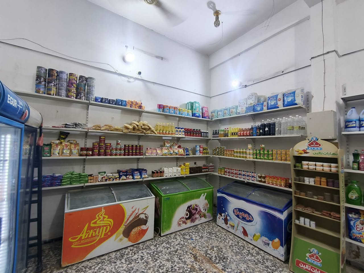 إسلام عليكم 
اسواق للبيع 
في مدخل الشهداء كامل مع ملقاته  
للاستفسار اتصل 
***********
