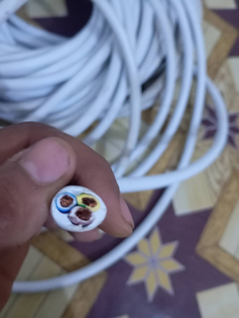 كيبل البيع 40متر المتر بلفين مكاني كربلاء ‏‪***********‬‏
