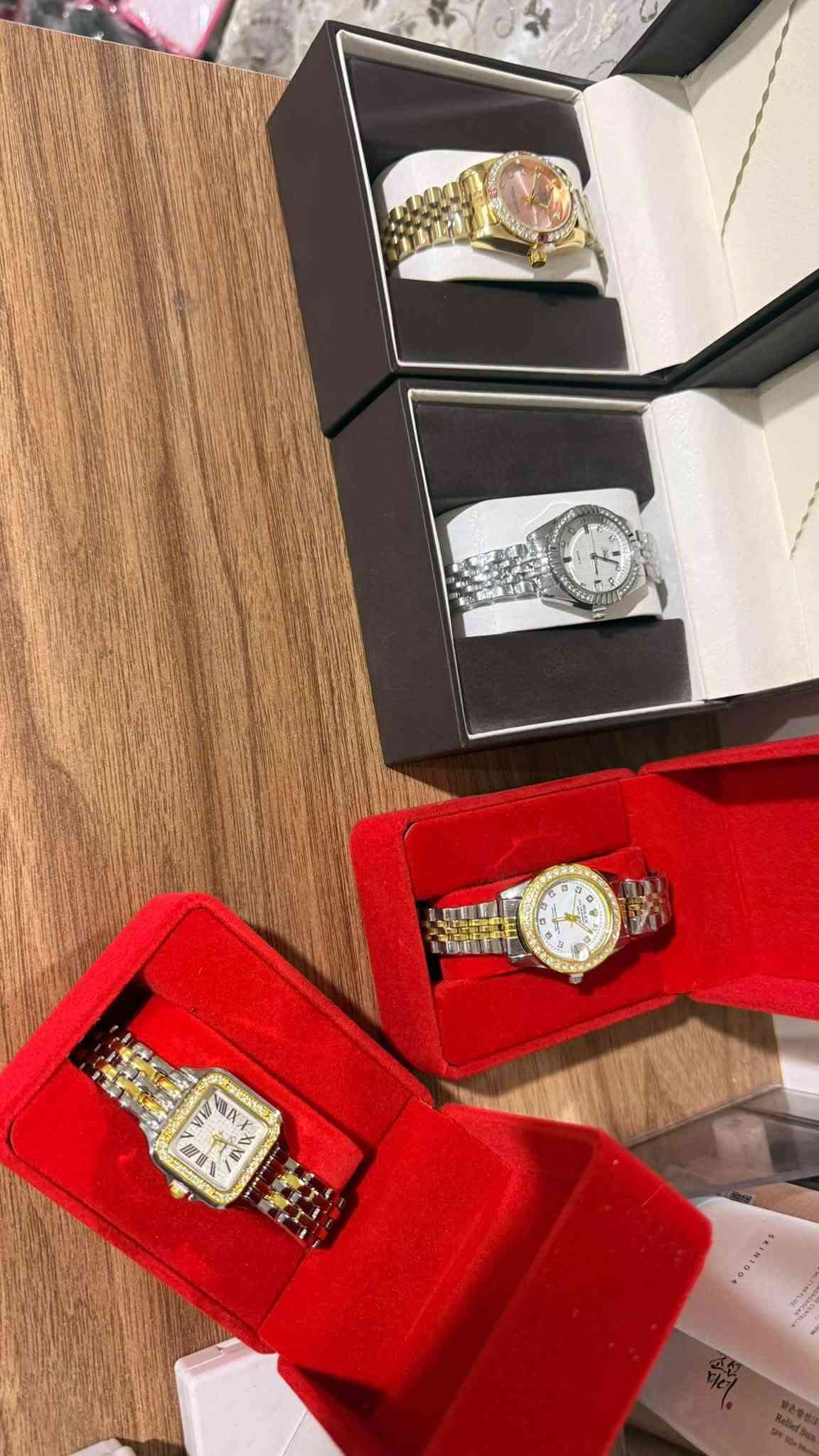السلام عليكم
بضاعة تصفية محل يجي وياهن بوكسات
ساعات نسائي ورجالي 55 قطعة الوحدة ب 3
ب 150 الف
ساعات ثكيلة وماركة 10 قطع رجالي ، 4 نسائي قطع ماخذتهن ع 10 الوحدة احسبهن ب 100 الف
20 ساعات اطفال ب10 الف
26 نسائي جلد بسيطات ع 20 الف
كلهن يخبلن وجدد وبيهن مجال بسيط للشراي مكاني الناصرية عندي توصيل
ماسنجر مفتوح
