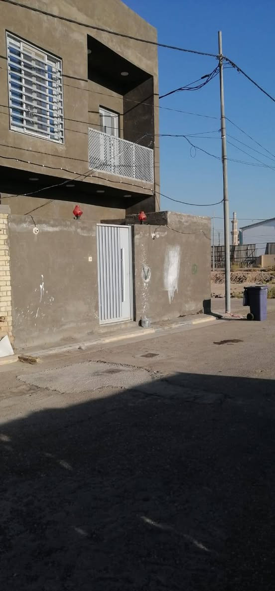 🏡 بيت للبيع – فرصة مميزة في كربلاء المقدسة
📍 الموقع: كربلاء – شارع بغداد – عمود 160

🔹 المساحة: 100 متر مربع
🔹 نوع السند: سند 25 مع إقرار محكمة
🔹 عدد الطوابق: طابقان
🔹 بناء جديد

✨ يتكون من:

3 غرف نوم

صالة استقبال

3 صحيات

🏠 بيت حديث البناء، جاهز للسكن، ومناسب للعائلات، في موقع مميز قريب من الخدمات.

📞 للاستفسار والمعاينة:
***********

مكتب كنوز الرحمن للعقار
