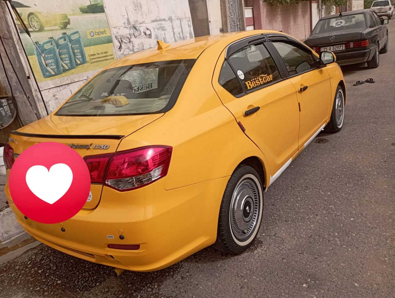 تدكريت ول2012بي تصفيه وتبديل باب السايق سنويه جديده رقم بغداد انكليزي نقابه مصفره تبريد تدفئه تايرات جديد اريد مراوس حسب القناعه ماعندي فرق ***********

