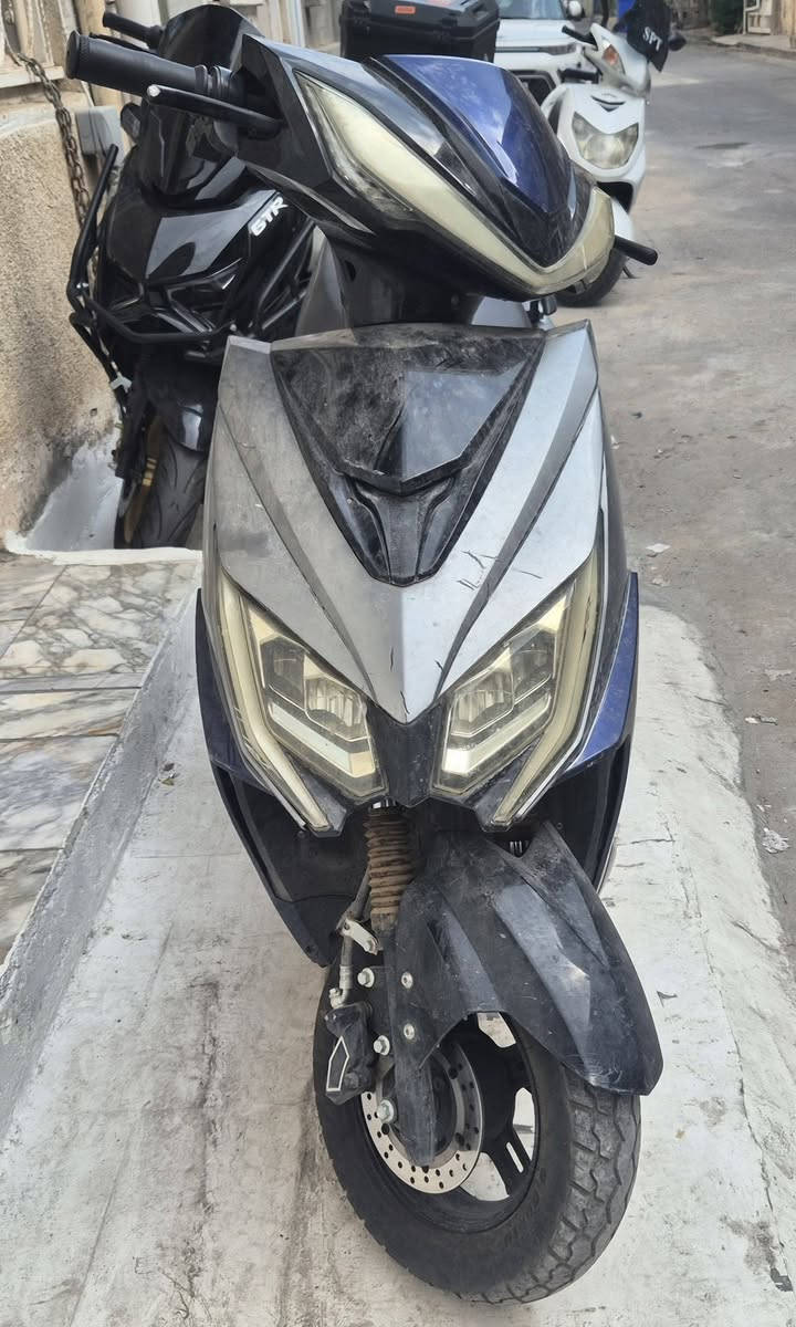 دراجة سكنس شحن
6 بطاريات 
تمشيك 40km اذا شحن فول
سرعة 50 حقيقي
تشحن كاملة ب 8 ساعات
سعر: 600 الف
رقم تواصل واتساب فقط: ***********

