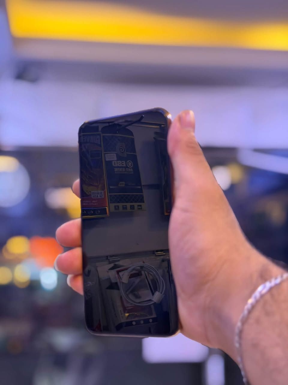 للبيع iPhone 11 Pro Max
المواصفات:

•  الذاكرة: 256GB

•  البطارية: 92%

•  الجهاز مبدل فقط الشاشة

•  نوع الشاشة: وسط - لا تشمر ولا تعلق ولمس فول

•  شغال على وضع الوكالة وكلشي بيه شغال

السعر: 270 الف وبيه مجال بسيط

العنوان: بغداد - مدينة الصدر - قطاع 18 - قرب سيارات كربلاء

للتواصل: ***********
