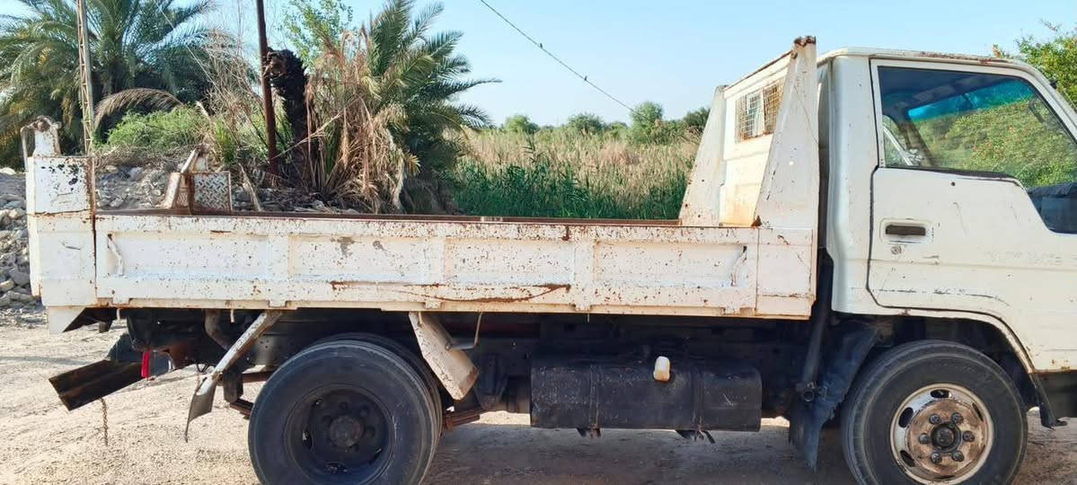 السلام عليكم
للبيع كنتر داينا تيوتا نثيه قلاب موديل 91 كفاله عامه 

كير شاصي اكسل محرك توني مجفته بعده على السحك 

تخم تاير جديد تخم ويل جوبلس جديد 

رقم بغداد بسمي تحويل ثاني يوم سنويه لحد 30 

للاستفسار ***********
