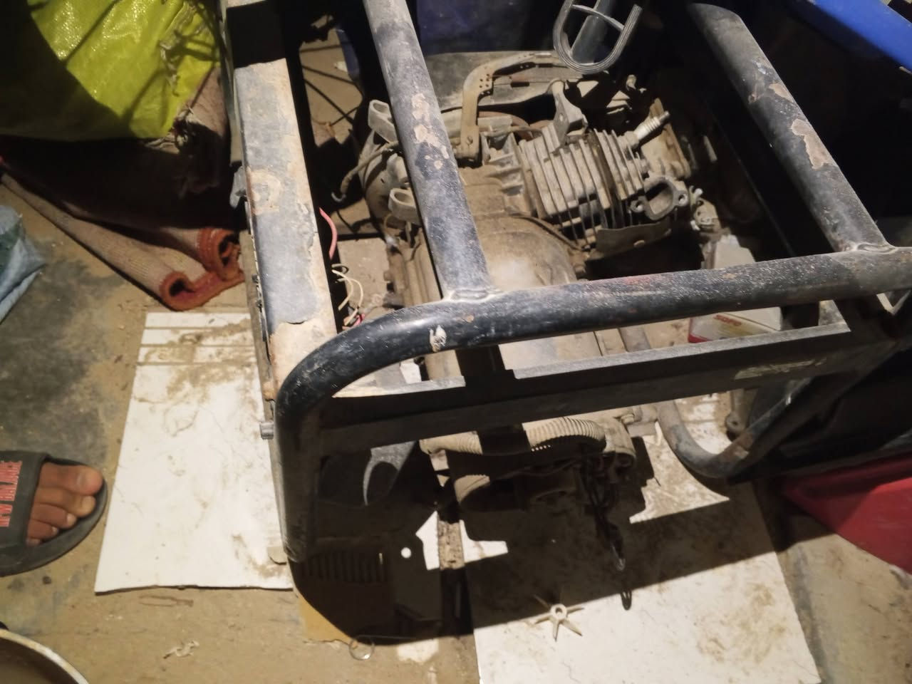 مولدات عدد 2 وحده نضيفه وعل فحص والثانيه مفلشهه بس غراضهه كامله للبيع السعر 75 ثنينهن مكاني ابوصخير ***********

