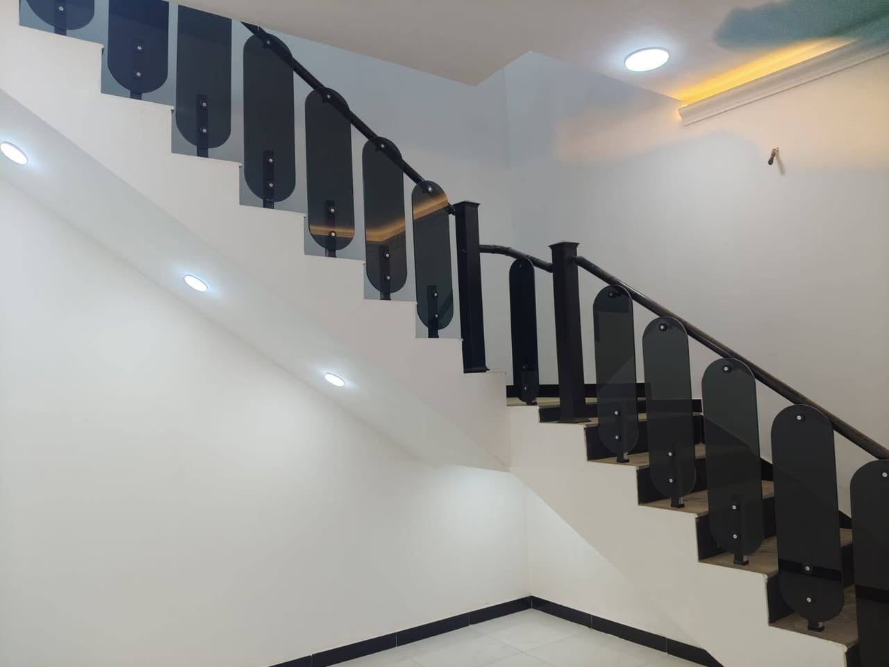 بيع مستعجل بيت زراعي طابقين للبيع
حولي الخصيمه عرصات حيدر حجي هندي  
مساحه100م مربع 10/10
البيت جديد كونكريت مسلح
البيت قريب عل الشارع العام
تفاصيل البيت الطابق الاول
غرفه /صاله /ستقبال /مطبخ /صحيات داخليه وخارجيه
الطابق ااثاني غرفه كبيره /صاله كبيره البيت كلش حلو والسعر حلو للاستفسار ***********
