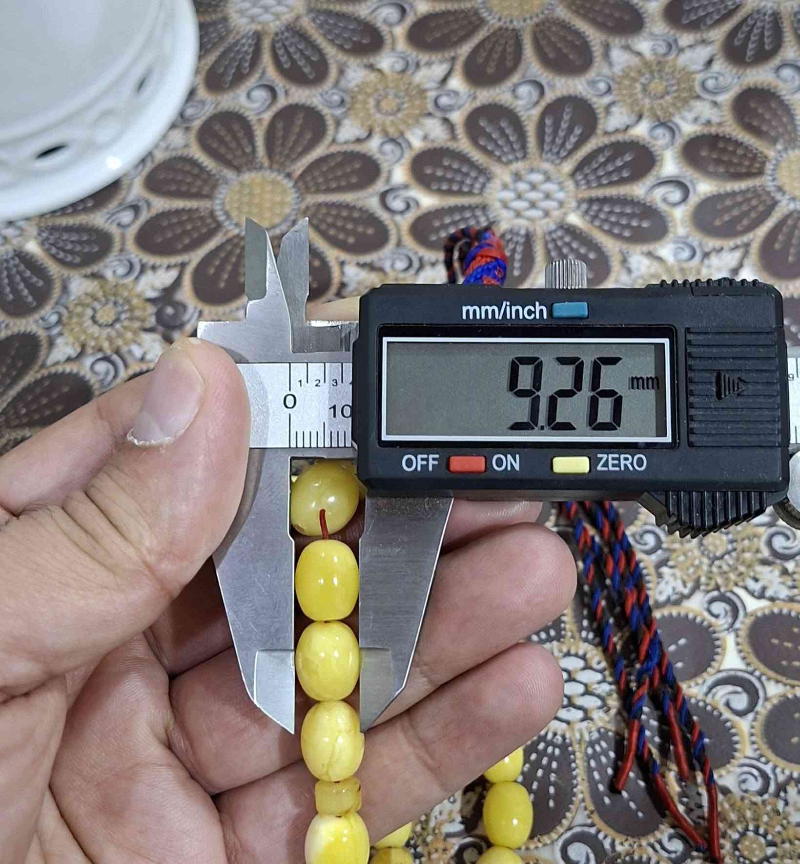 يا الله … 🌹
... كهرب كلينكرادي محاحي… 📿
 وزن السبحه الوزن  30 غرام … ⏱️
45 حبه دبل فواصل… 💫
شاهد ستندر  طول سبحه 31 سانتيم ..📏

الشراي فقط يتواصل خاص ... 
ما راوس بيع فقط احبتي الغالين ...

 تواصل واتساب او على رقم ***********..
يوجد توصيل كافه محافظات العراق. 🚛...
